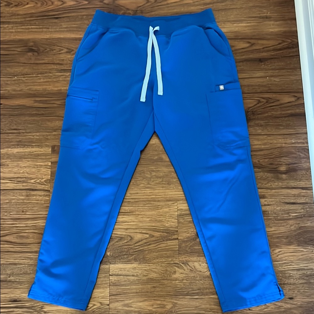 Figs Blue Yola Scrub Pants PM.  Very good condition